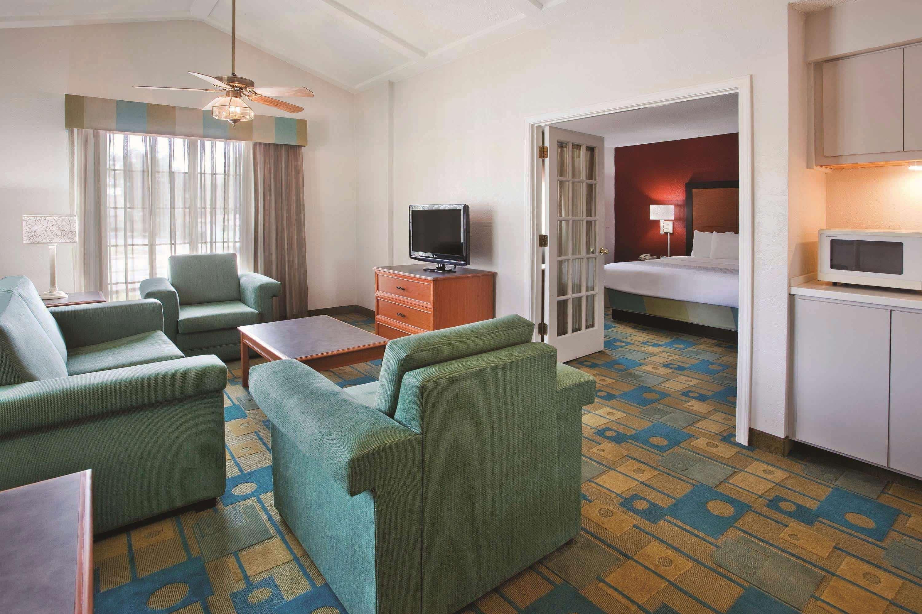 La Quinta Inn By Wyndham Savannah Midtown Extérieur photo