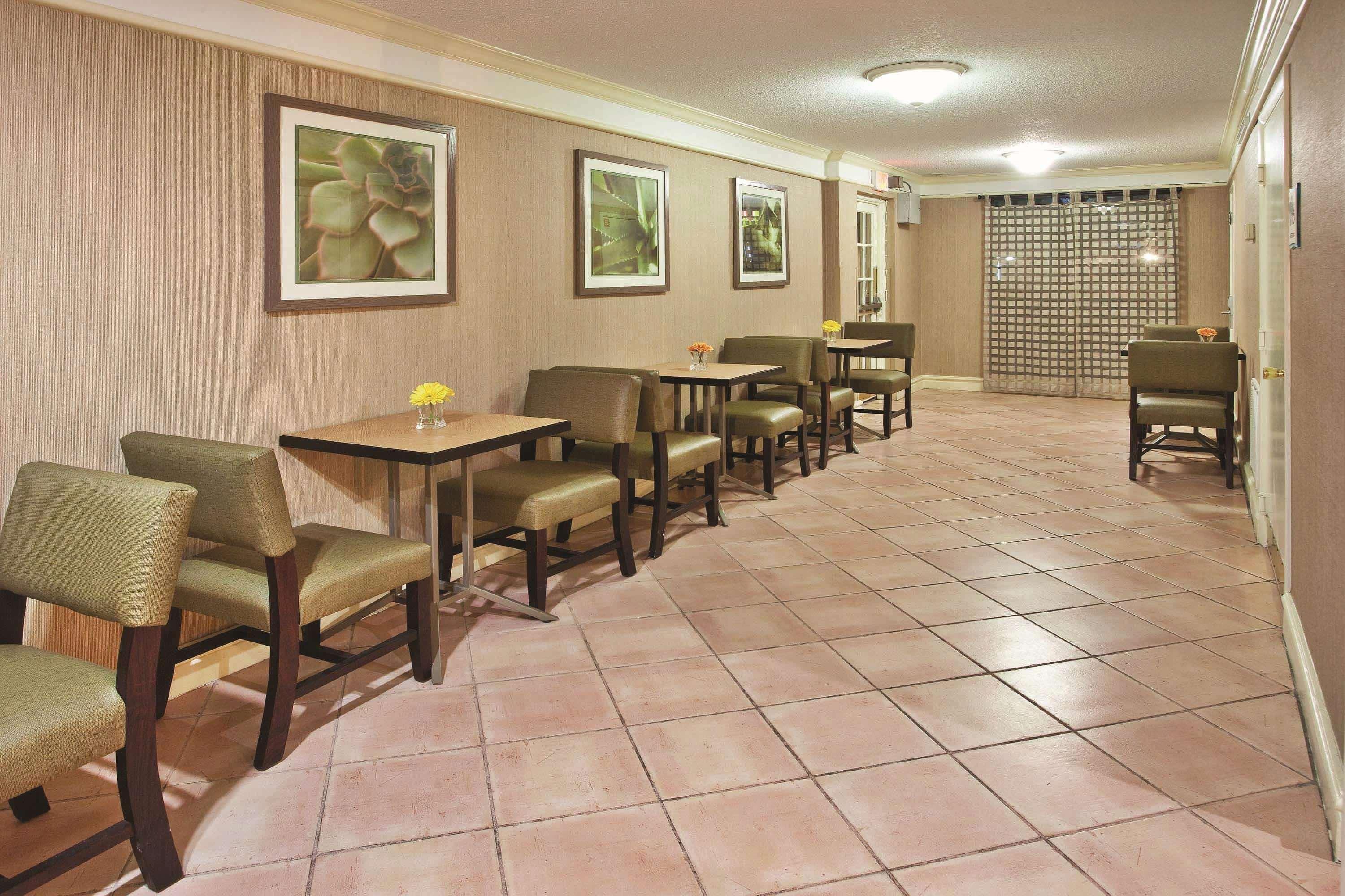 La Quinta Inn By Wyndham Savannah Midtown Extérieur photo