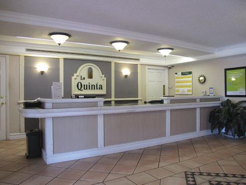 La Quinta Inn By Wyndham Savannah Midtown Extérieur photo