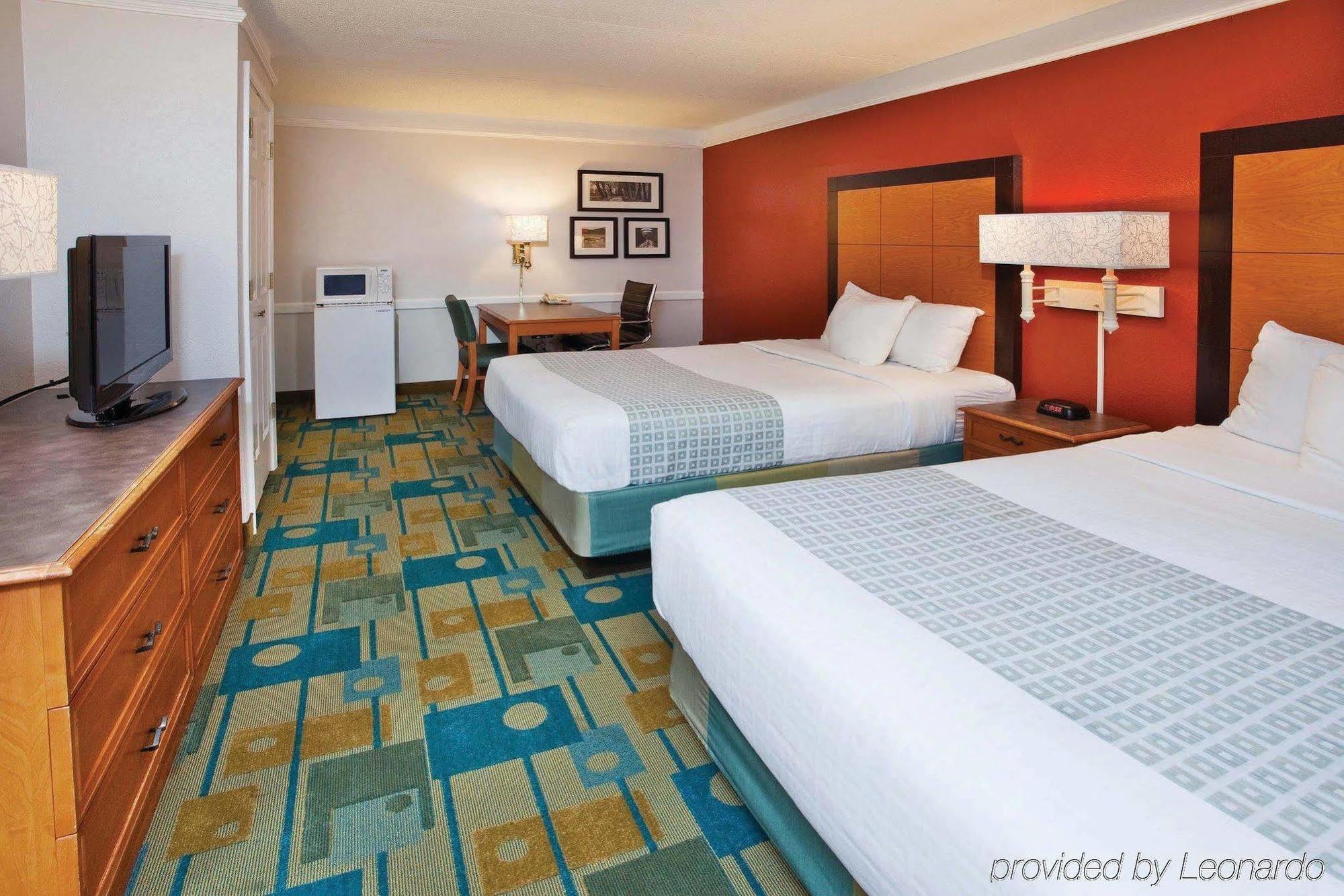 La Quinta Inn By Wyndham Savannah Midtown Extérieur photo